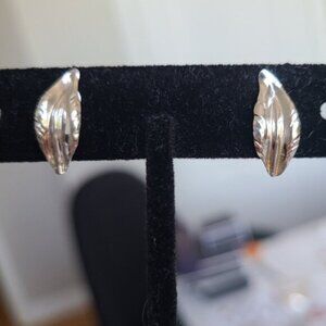 Bond Boyd Vintage Retro Sterling Silver Screw Back Fall Leaf Huggie Earrings